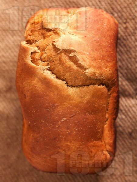 Домашен хляб с меласа за хлебопекарна - снимка на рецептата